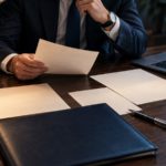Юрист сравнивает программы обучения работе с нейросетями